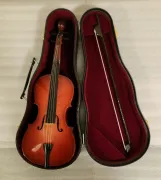 Cajita músical en forma de violín viola a cuerda