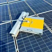 Solar cleaning robot