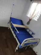 Cama hospitalaria de 2 movimientos manual