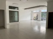 EDIFICIO EN ALQUILER!!  En Avenida Beni