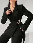 Blusa estilo blazer en color oscuro