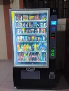 Alquiler de espacio para instalación de máquina expendedora de bebidas frías y snack
