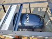 Motor fueraborda Yamaha de 200hp y 4 tiempos completamente nuevo