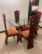 Comedor 4 puestos moderno en madera y vidrio – excelente estado