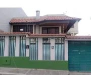 Alquiler de casa de tres plantas